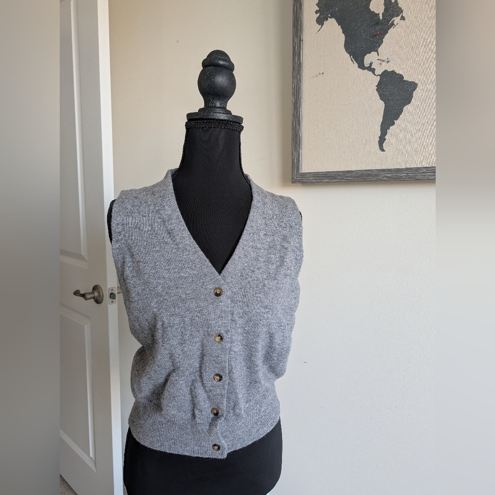 Astr Gray Wool Sleeveless V-Neck Button Front Sweater Vest